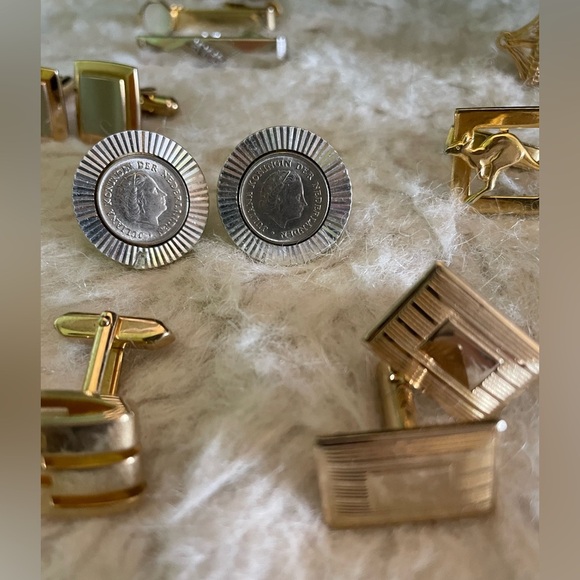 Elegant Gold and Silver Cufflinks and Tie Clip Collection - Picture 4 of 16